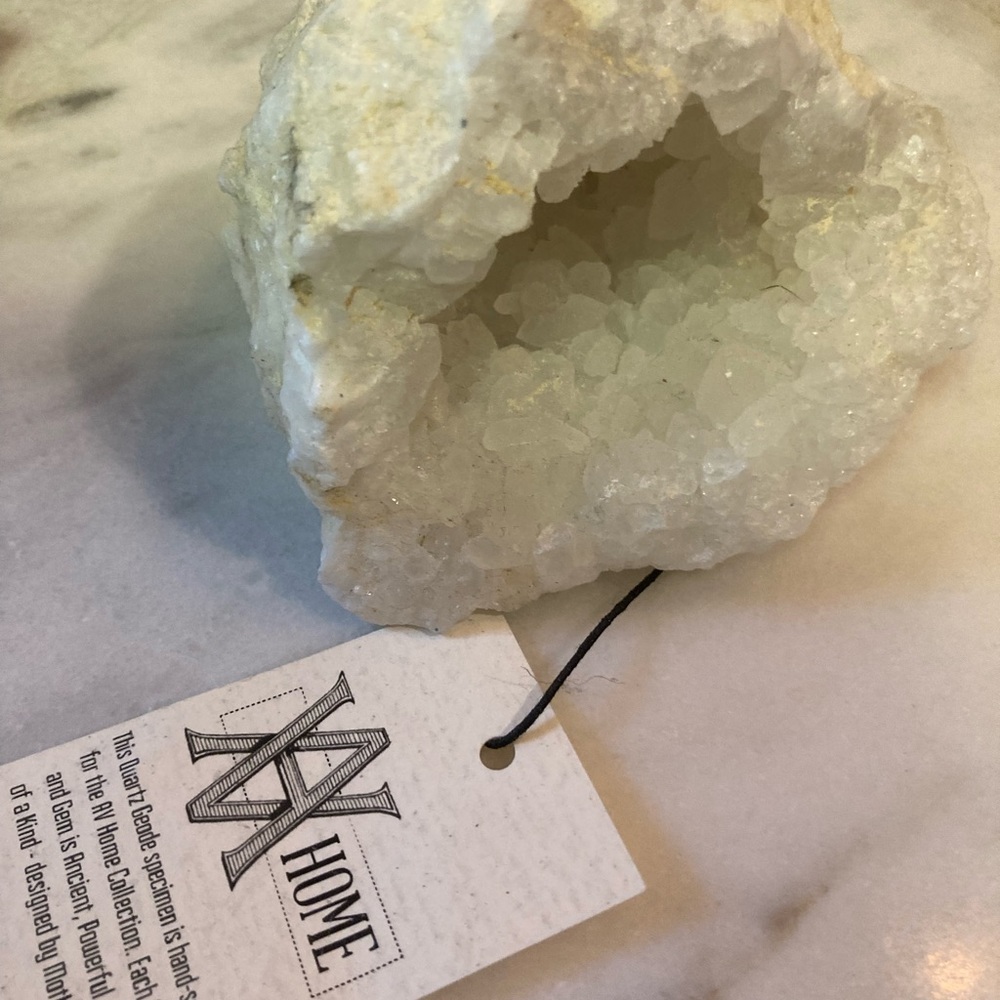 Quartz geode NWT